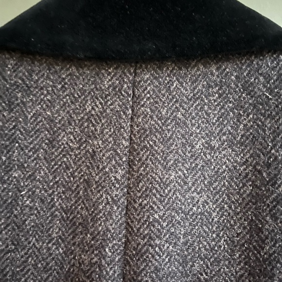 Handsome Gray Herringbone Tweed Wool Long Coat With Velvet Collar - Picture 3 of 9